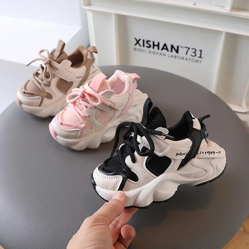 Fashionable Kids Sports Shoes for Boys and Girls Casual Running Shoes Outdoor Walking Shoes Children Student  Soled Comfortable