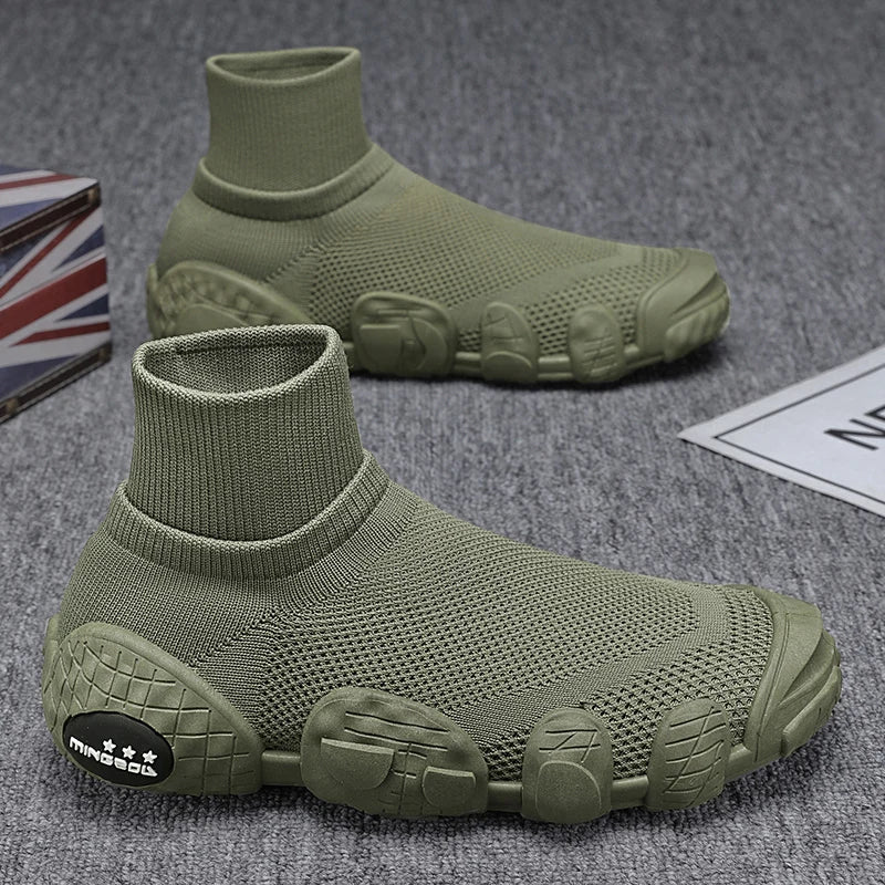 Men's casual shoes with soft sole and soft surface, comfortable mesh and breathable cover, wearing one foot sports shoes