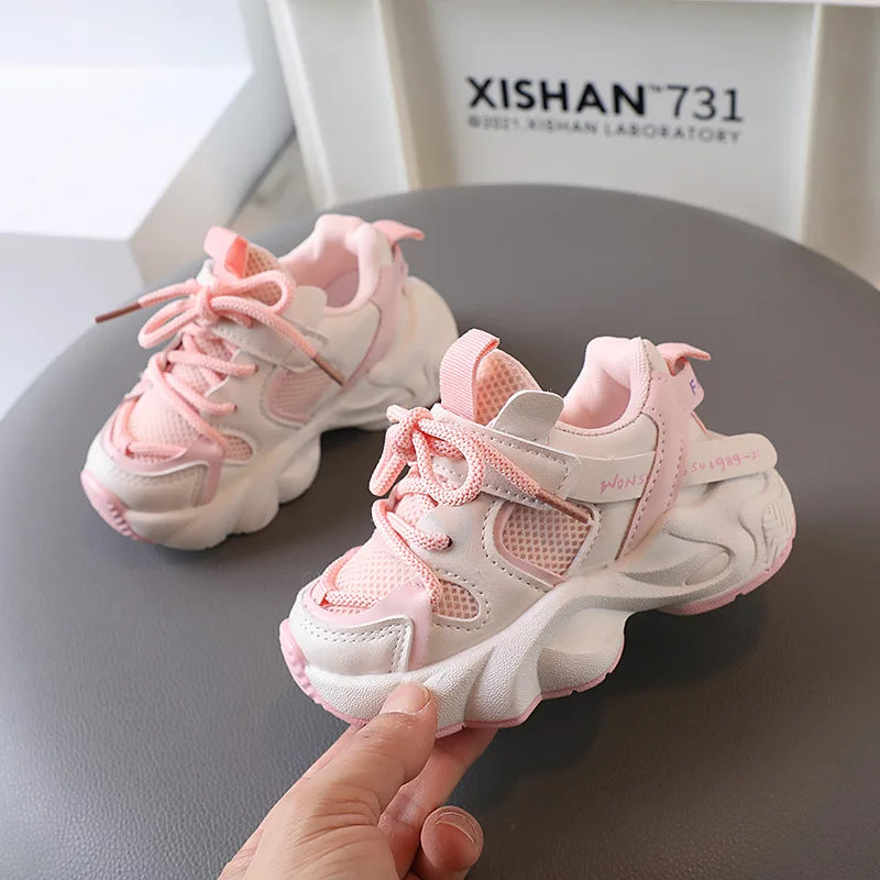 Fashionable Kids Sports Shoes for Boys and Girls Casual Running Shoes Outdoor Walking Shoes Children Student  Soled Comfortable