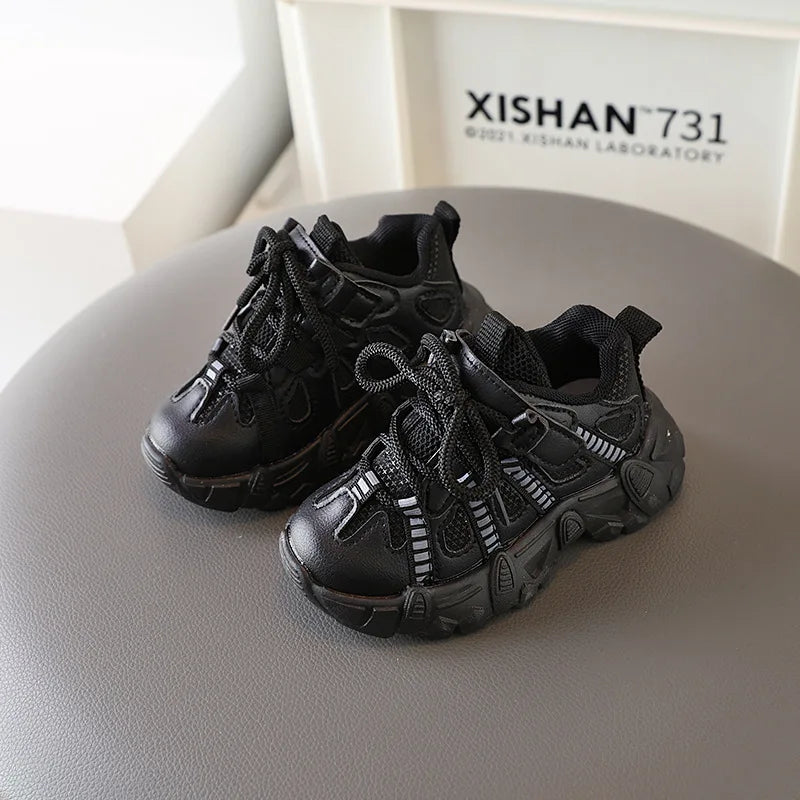 Fashionable Kids Sports Shoes for Boys and Girls Casual Running Shoes Outdoor Walking Shoes Children Student  Soled Comfortable