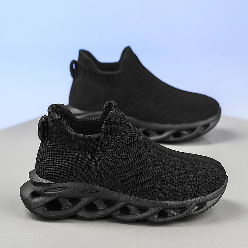 A pair of children's sports shoes, soft and comfortable, with a slip-on design for casual sports activitiesBD-353-355