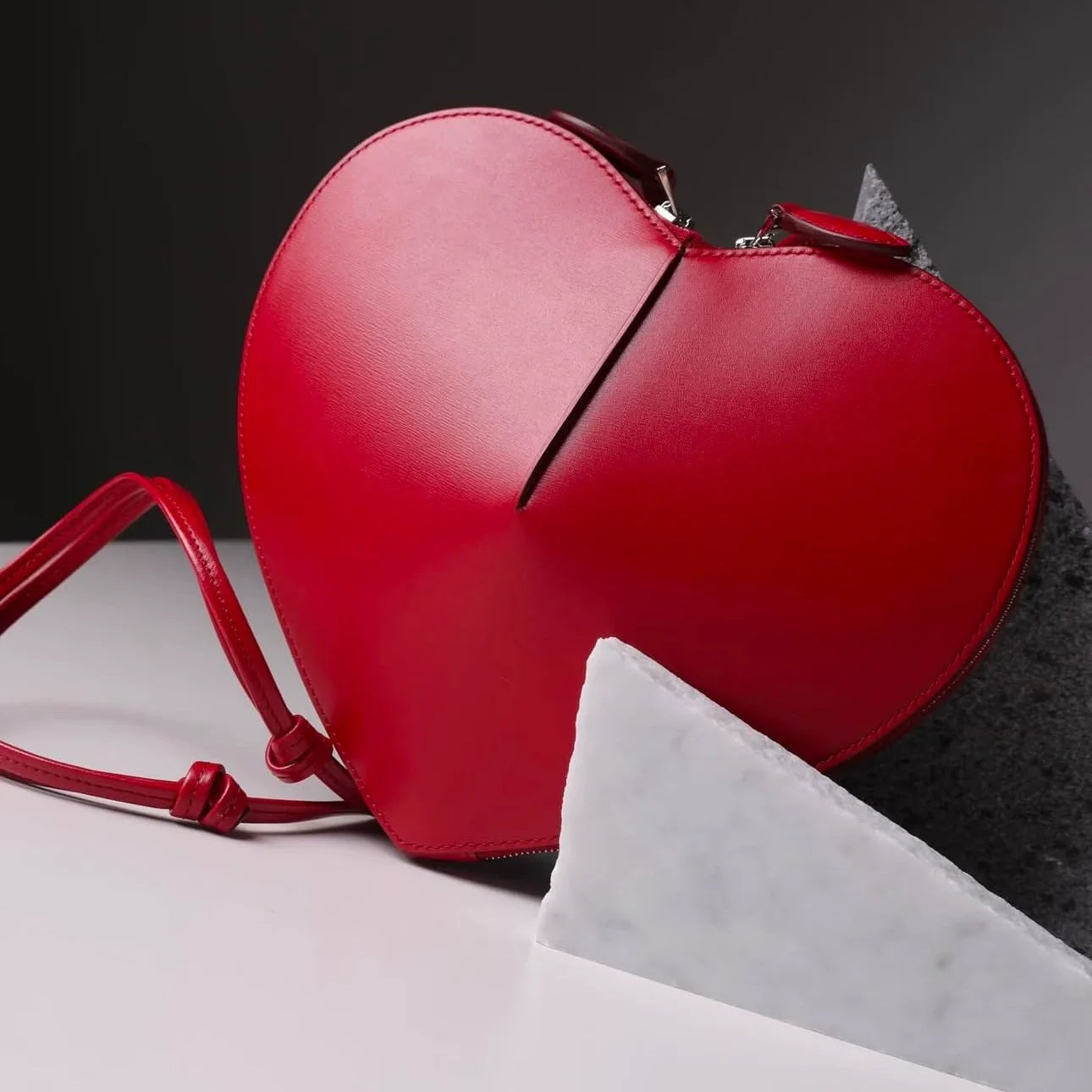 2026 High-End Love Fashionable Peach Heart Box Bag Textured Niche Design Stylish Shoulder Crossbody Bag for Women