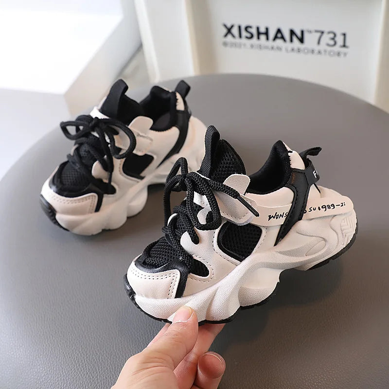 Fashionable Kids Sports Shoes for Boys and Girls Casual Running Shoes Outdoor Walking Shoes Children Student  Soled Comfortable