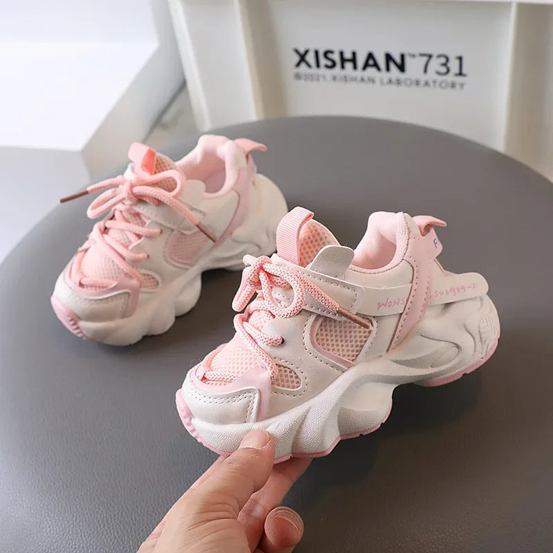 Fashionable Kids Sports Shoes for Boys and Girls Casual Running Shoes Outdoor Walking Shoes Children Student  Soled Comfortable