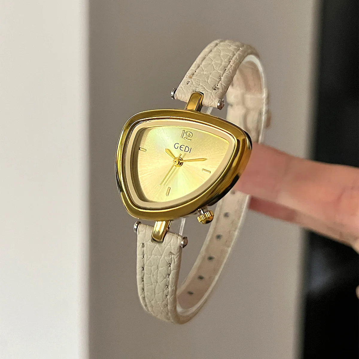 2026New Ladies Watch Versatile Irregular Triangle Dial Design Simple Waterproof High Beauty Women's Fashion Quartz Clock Watches