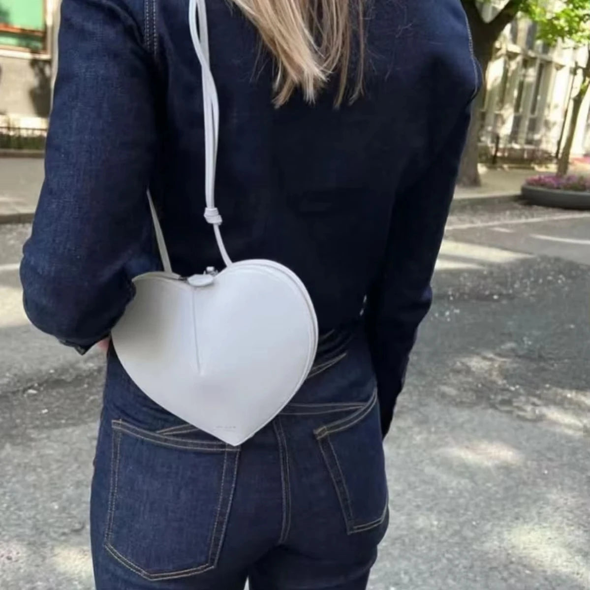2026 High-End Love Fashionable Peach Heart Box Bag Textured Niche Design Stylish Shoulder Crossbody Bag for Women