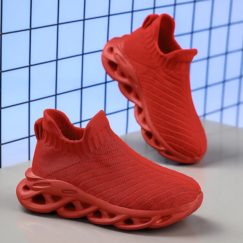 A pair of children's sports shoes, soft and comfortable, with a slip-on design for casual sports activitiesBD-353-355