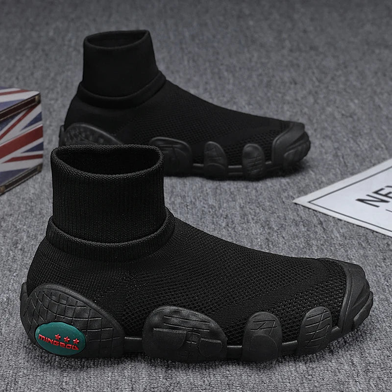 Men's casual shoes with soft sole and soft surface, comfortable mesh and breathable cover, wearing one foot sports shoes