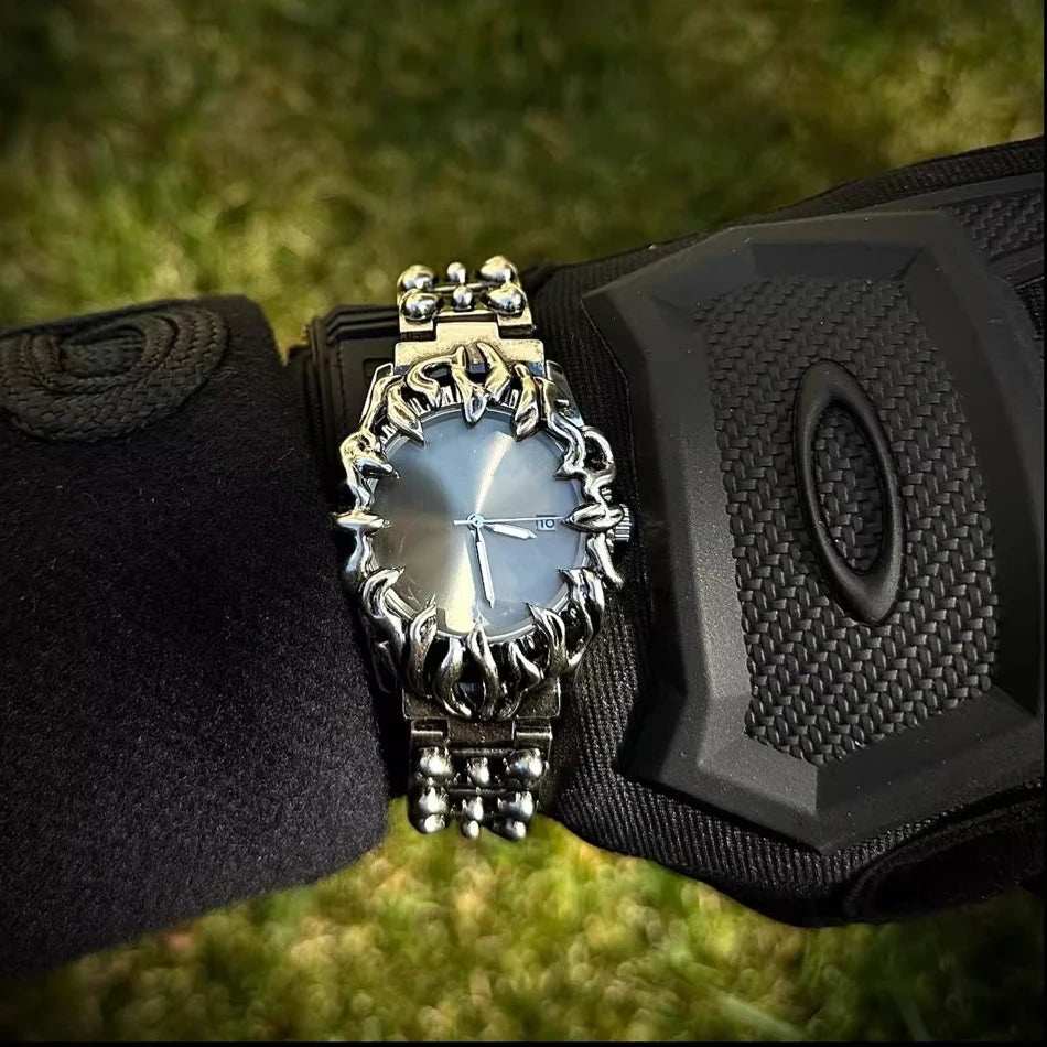 Men Wristwatch Classic Retro Claw Alabaster Y2K Watch for Men European American Fashion Cool Alien Advanced Design Quartz Watch