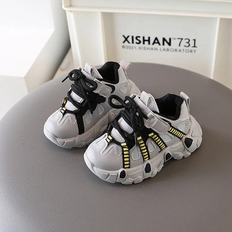 Fashionable Kids Sports Shoes for Boys and Girls Casual Running Shoes Outdoor Walking Shoes Children Student  Soled Comfortable