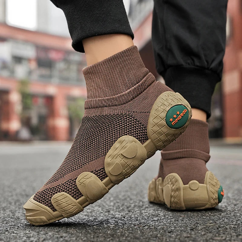 Men's casual shoes with soft sole and soft surface, comfortable mesh and breathable cover, wearing one foot sports shoes
