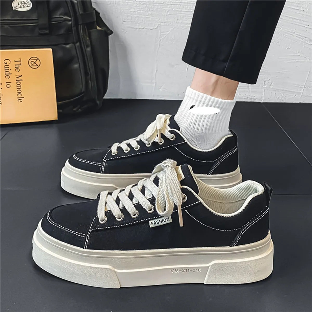 Spring New Sports Shoes for Men, Breathable, Casual, Thick-Soled, Low-Top, Fashionable and Versatile, Black Basic Cloth Shoes, Trbottomyy Skateboard Shoes for Men, Suitable for Outdoor Sports, Daily Wear