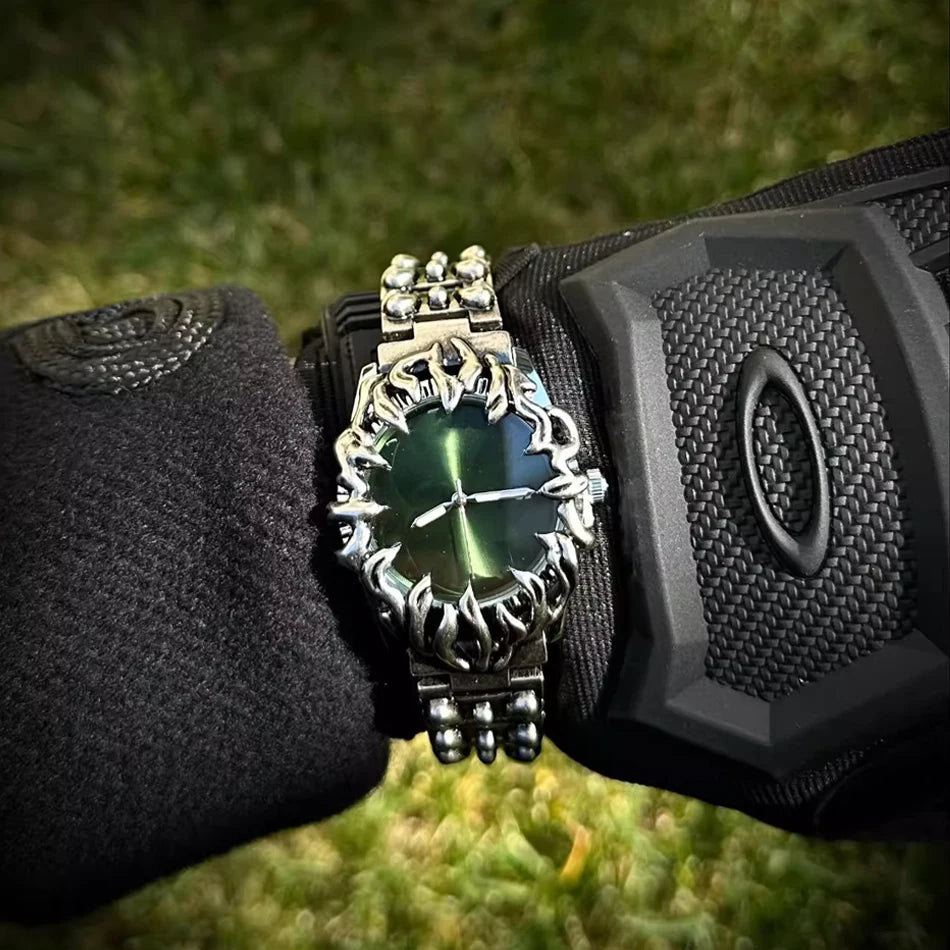 Men Wristwatch Classic Retro Claw Alabaster Y2K Watch for Men European American Fashion Cool Alien Advanced Design Quartz Watch