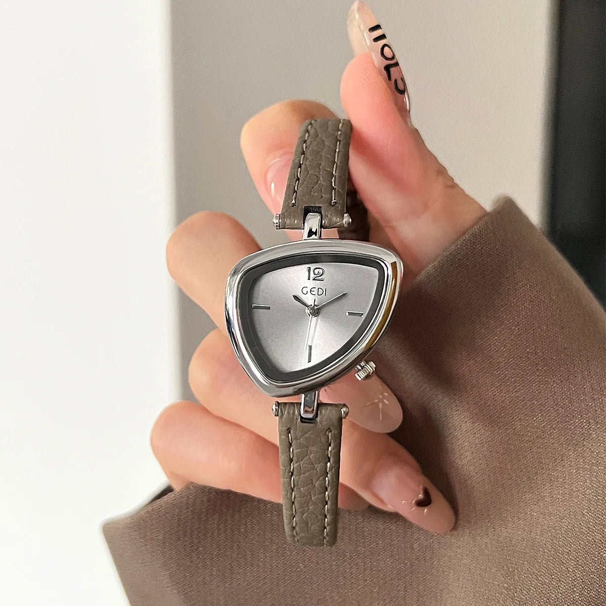 2026New Ladies Watch Versatile Irregular Triangle Dial Design Simple Waterproof High Beauty Women's Fashion Quartz Clock Watches