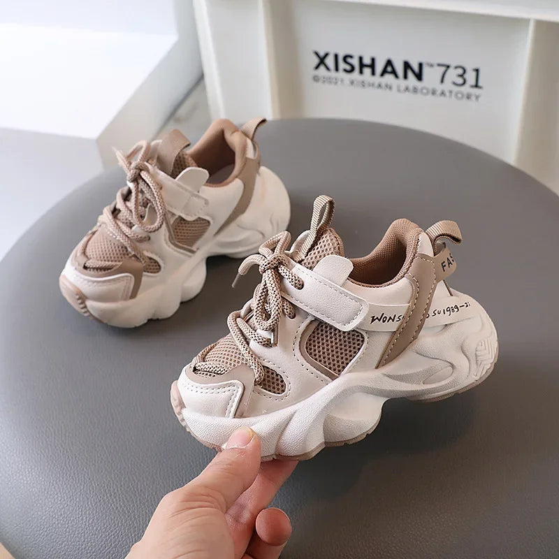 Fashionable Kids Sports Shoes for Boys and Girls Casual Running Shoes Outdoor Walking Shoes Children Student  Soled Comfortable